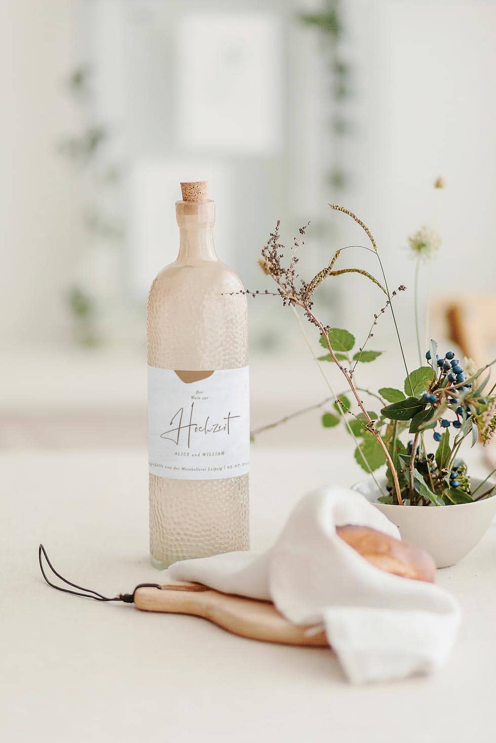 Selbstklebendes Flaschen-Etikett aus echtem Holz Alles Liebe zur Hochzeit 