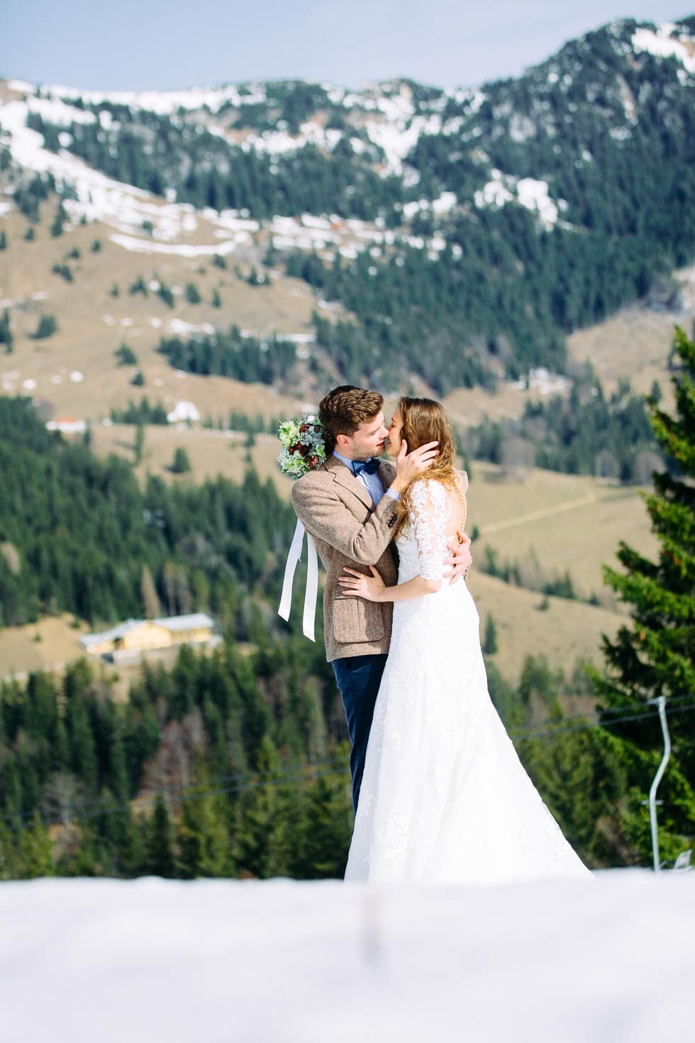 Hochzeitsfoto Kuss Berge