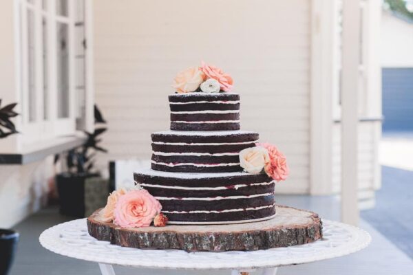 3-stöckige Vintage Naked-Cake-Hochzeitstorte