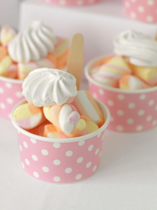 Candybar für Kinder mit supercoolen Eisbechern und