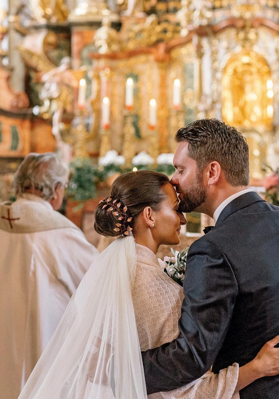 Hochzeitskuss Brautpaar Zeremonie