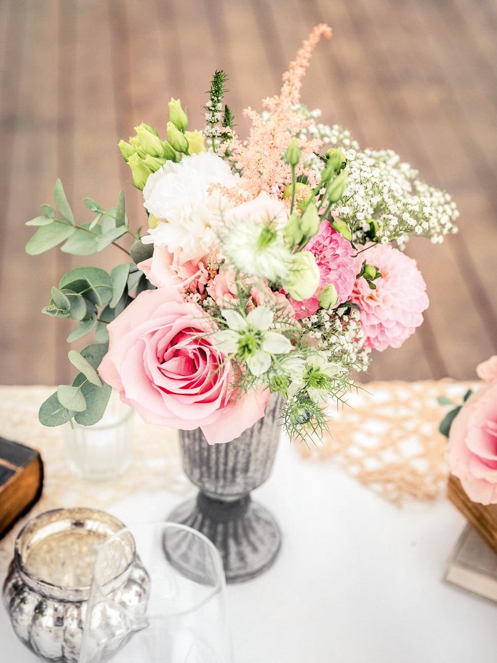 Tischdeko Blumenstrauß Weiß Grün Rosa