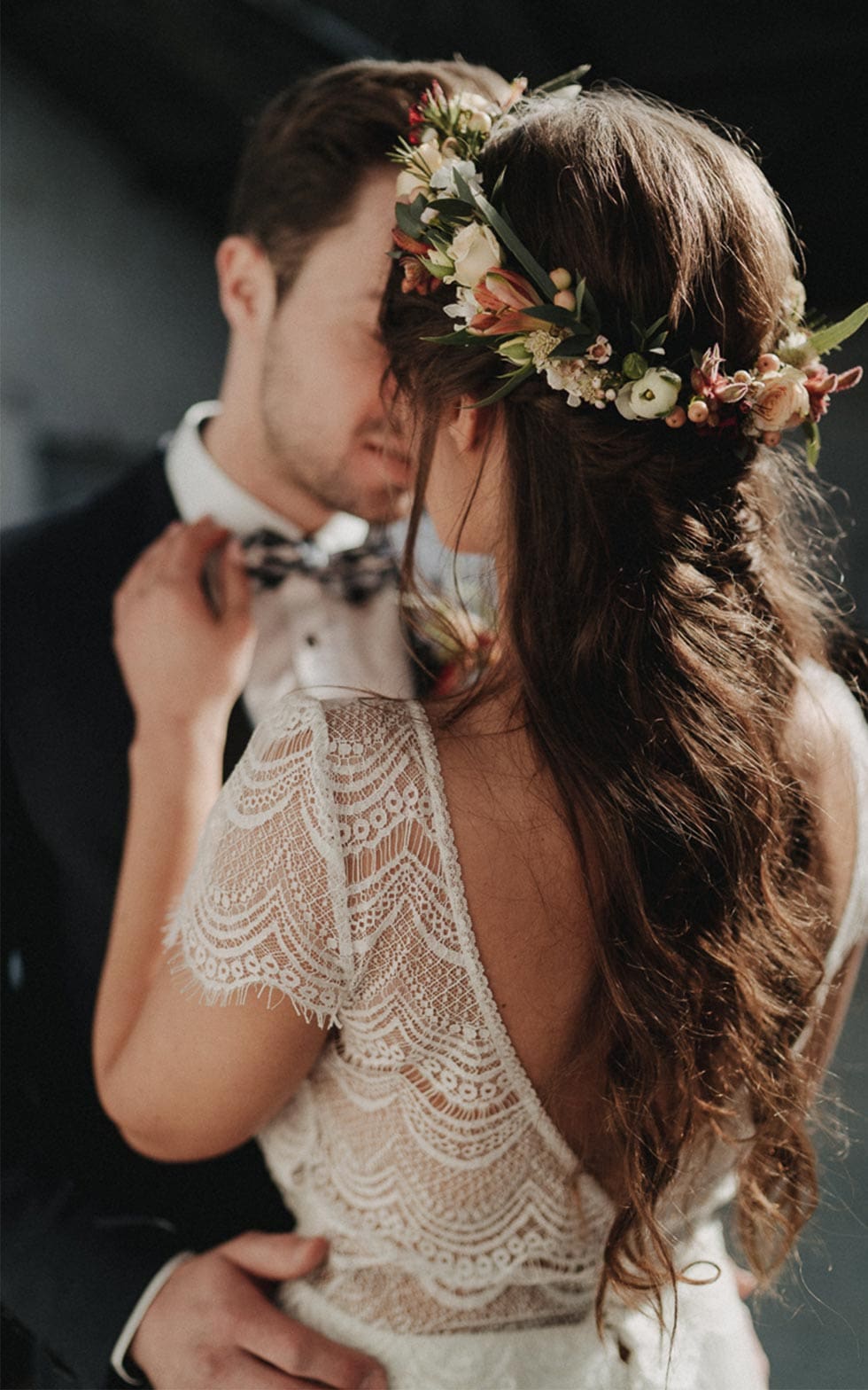 Brautfrisuren mit Blumen: Die 37schönsten Ideen