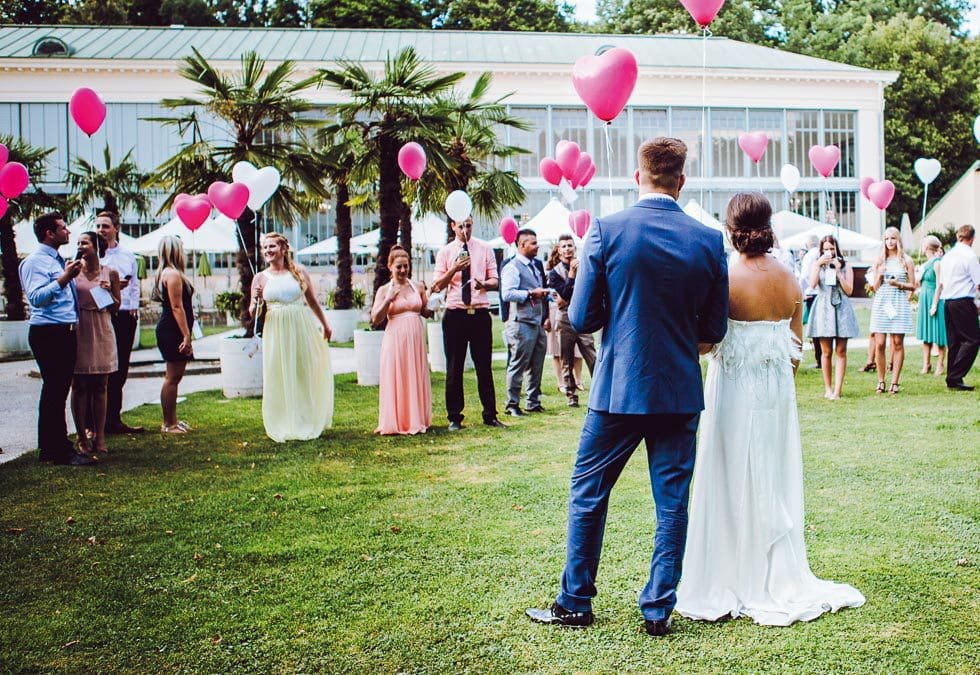 Luftballons steigen lassen Hochzeit