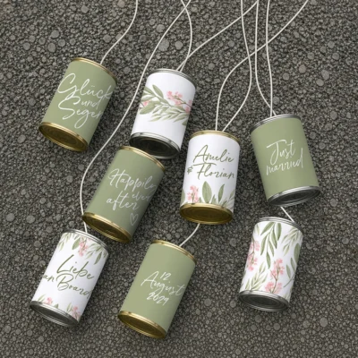 Dosen fürs Hochzeitsauto mit personalisierten Banderolen