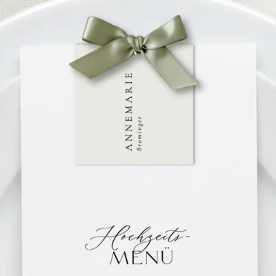 Platzkarten Beige Serifenschrift