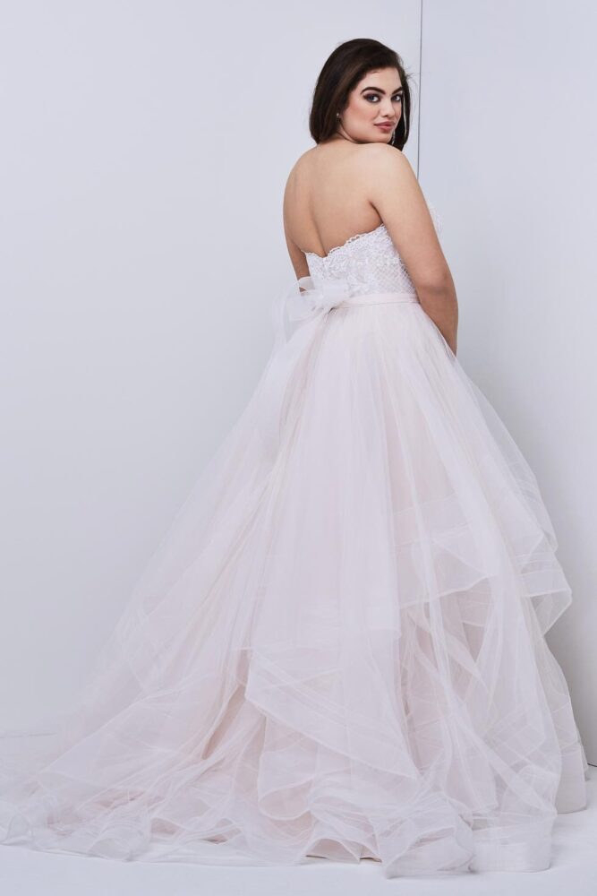 Brautkleider große Größen: Die schönsten Curvy Hochzeitskleider