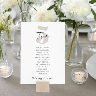 Gruppentischkarten Beige Bold Letters