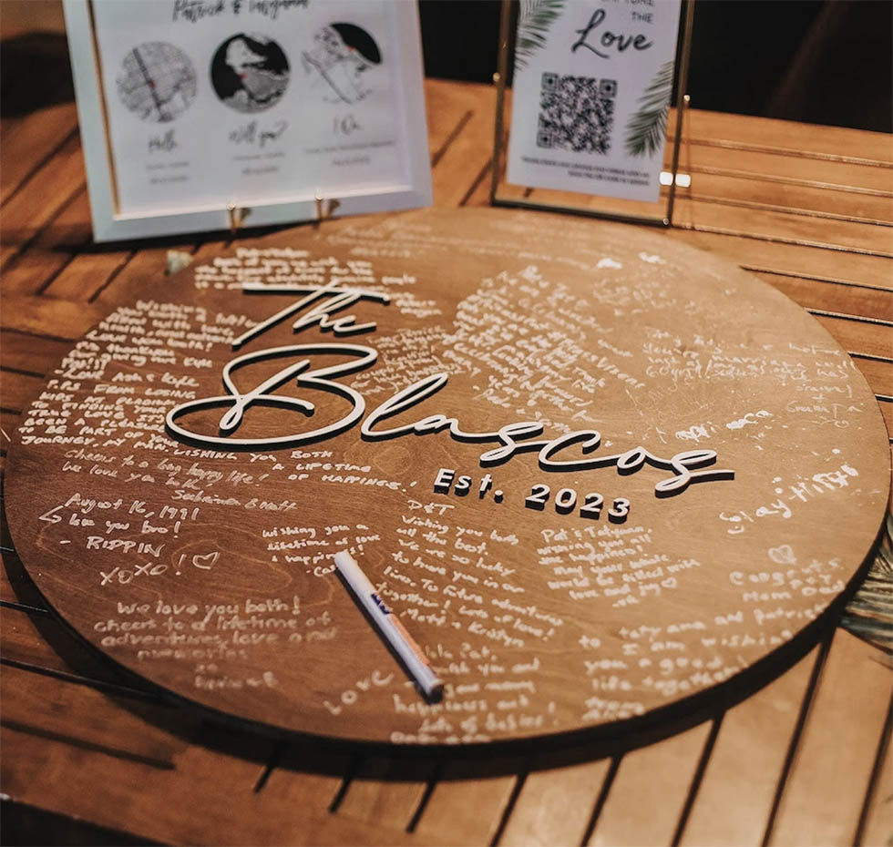 Holzschild mit Namen Gästebuch Holzschild mit Namen Gästebuch