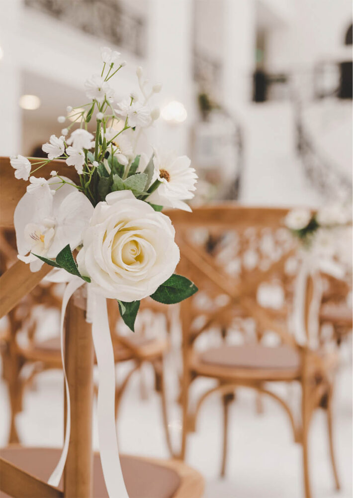 Stuhldeko Trauung Blumen