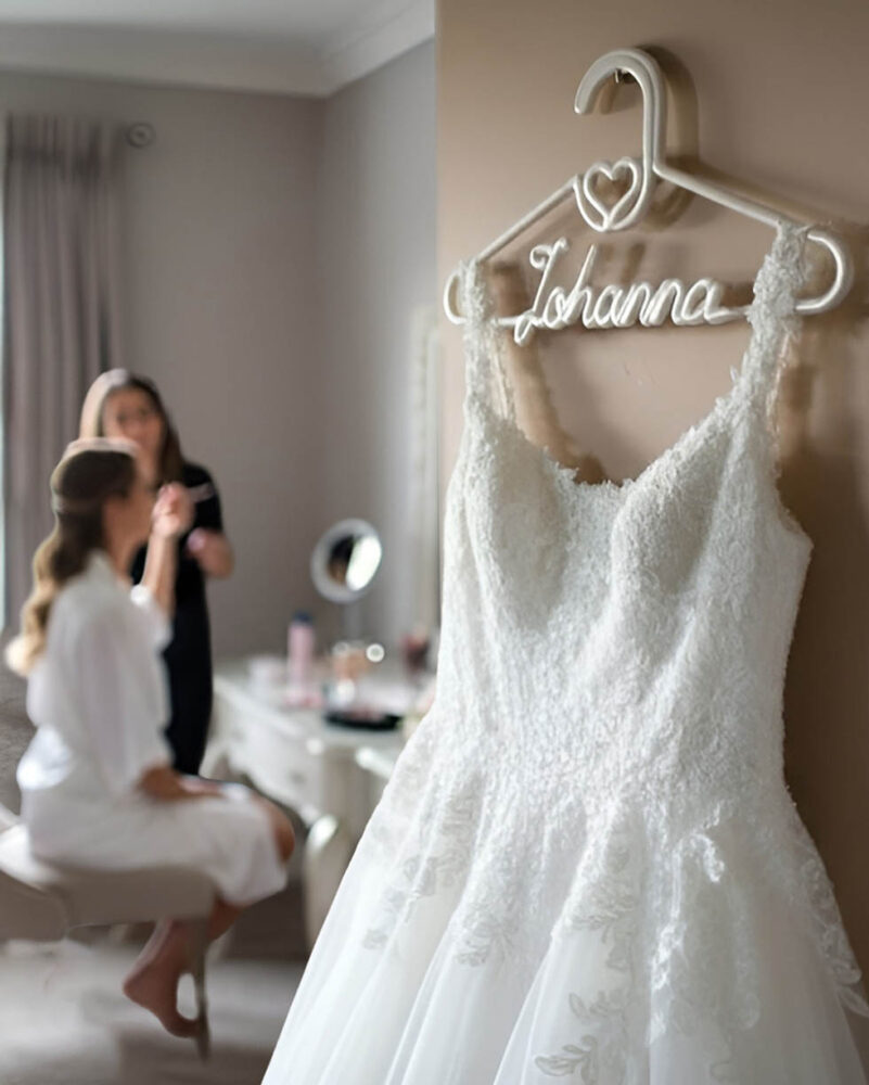 Hochzeitsbügel personalisiert Brautkleid