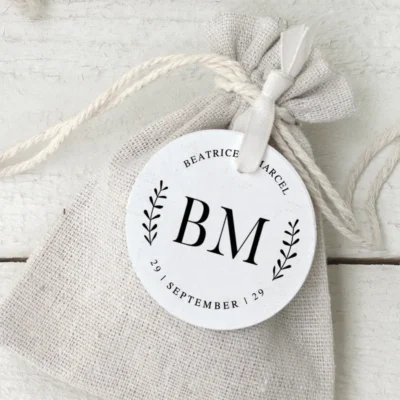 Runder Anhänger Zweige Namen Datum