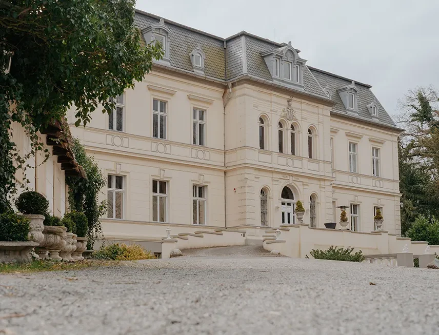 Schloss Schönfeld Eingang